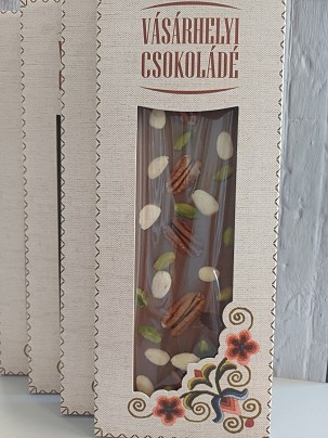 Tejcsokoládé pekándióval, mandulával és pisztáciával