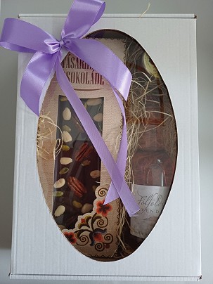 Fölföldi Lavender, Étcsokoládé pekándióval, mandulával és pisztáciával, sült tea